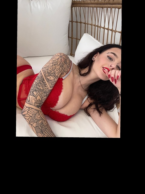 alexis.vdh onlyfans leaked picture 1