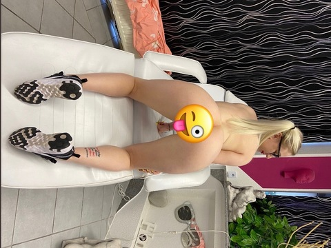 blondegirl96 onlyfans leaked picture 1