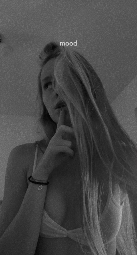 denissa18 onlyfans leaked picture 1