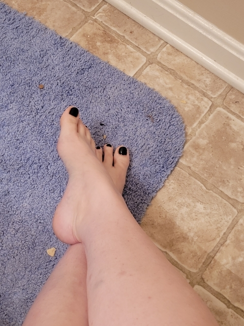 footmomma61317 onlyfans leaked picture 1