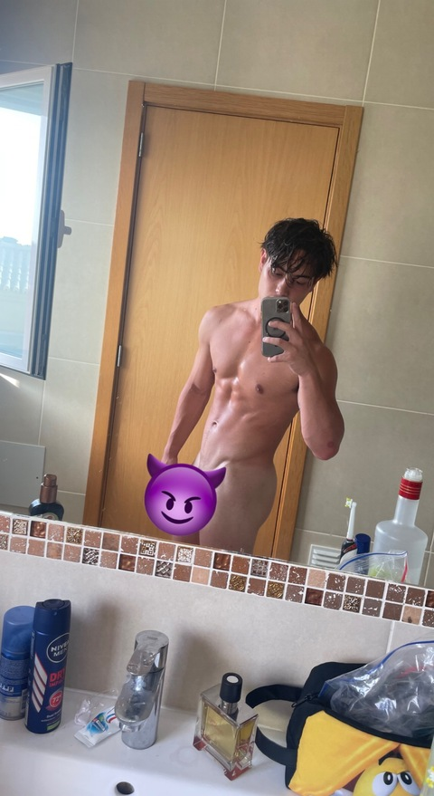 holoboii onlyfans leaked picture 1