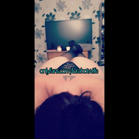 lorahotwife onlyfans leaked picture 1