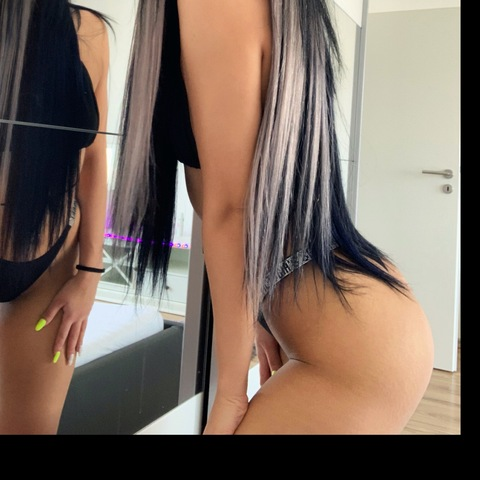 medeea_larisa onlyfans leaked picture 1