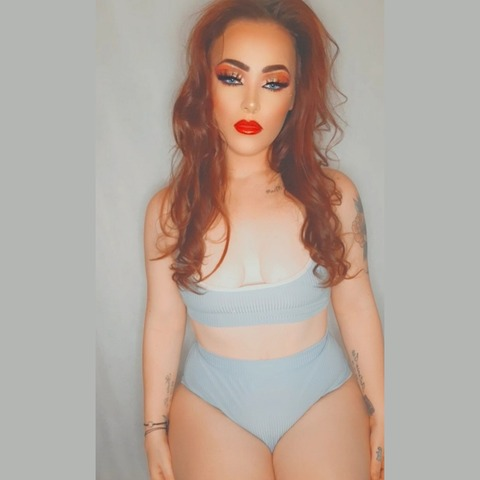 redlipscurvyhips onlyfans leaked picture 1