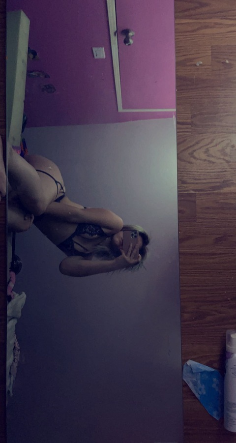 spoiled.bratxx onlyfans leaked picture 1