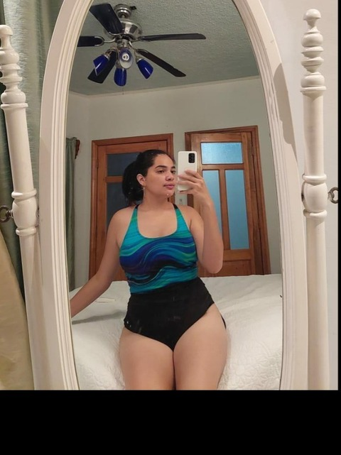 zoebanegas onlyfans leaked picture 2